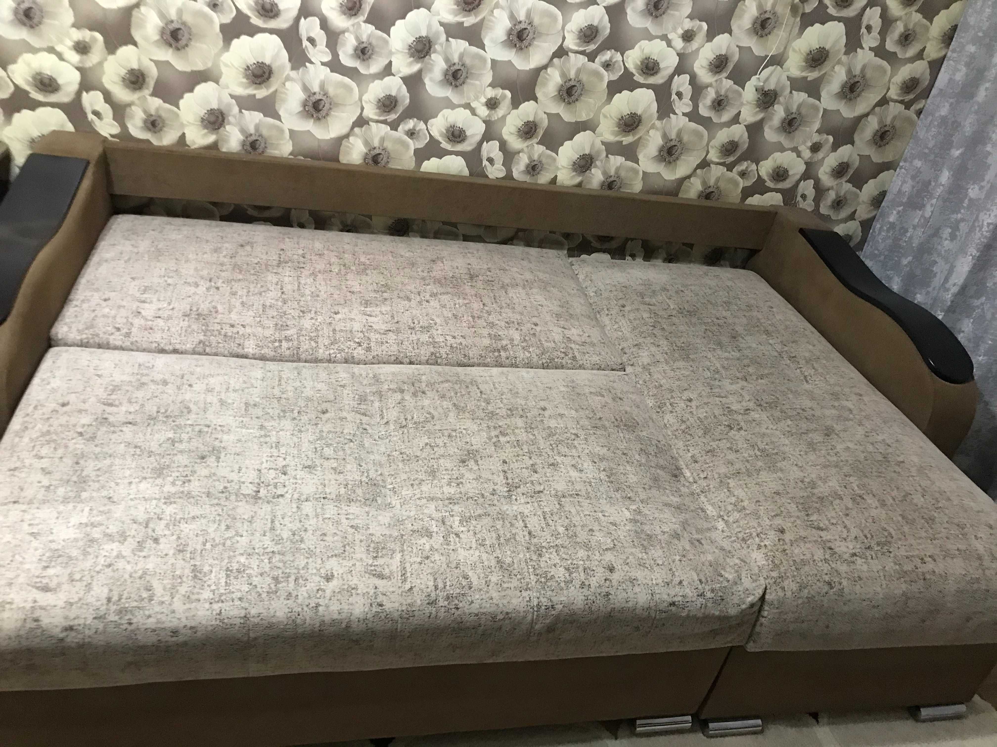 Мягкий уголок , угловой диван + кресло кровать в хорошем состоянии