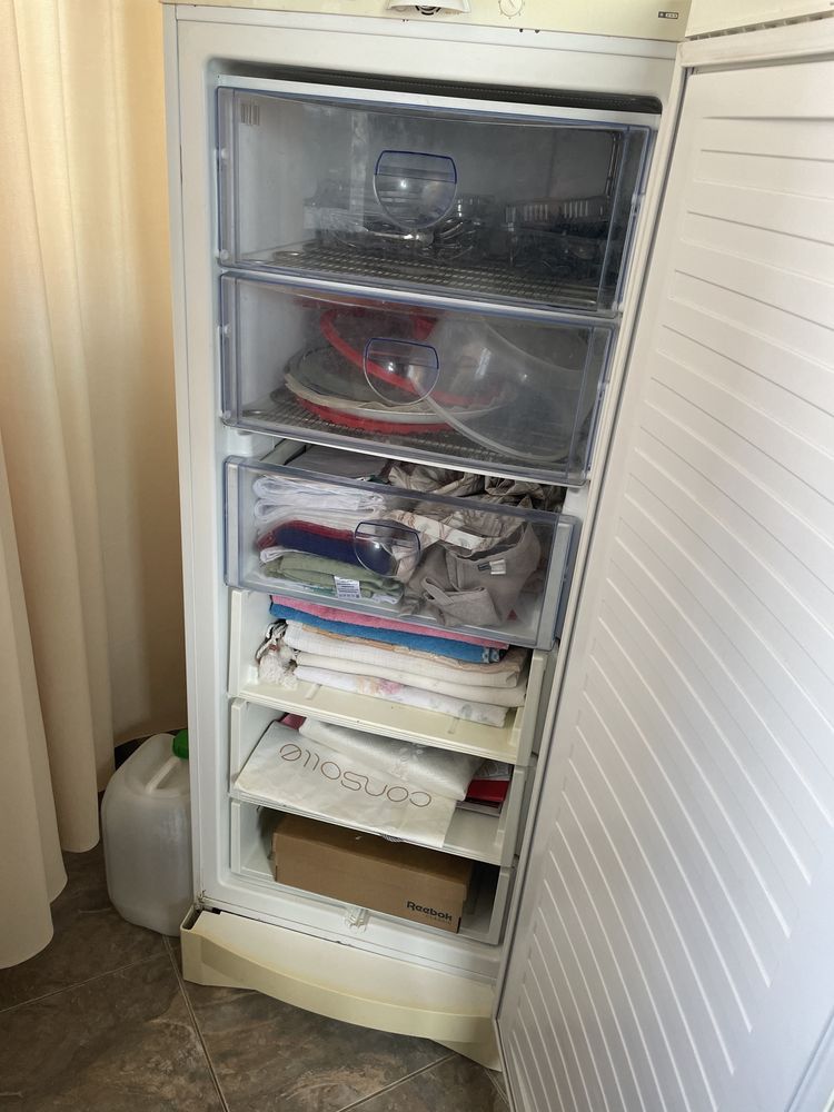 Морозильник продам