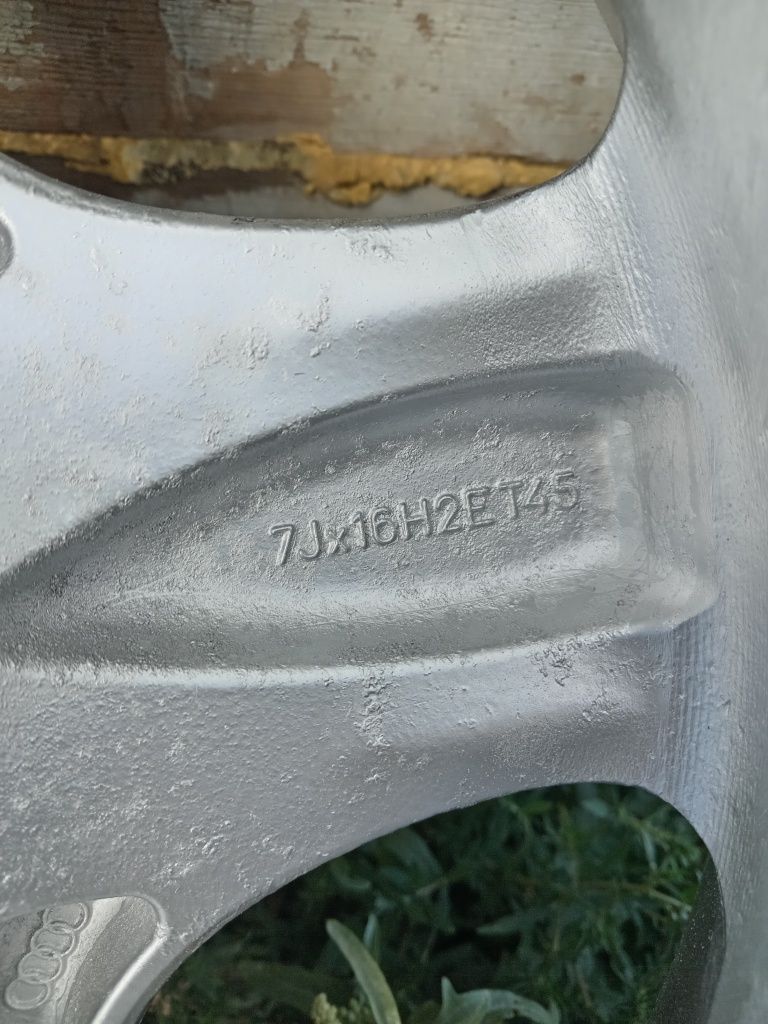 Диски оригинал с резиной на audi