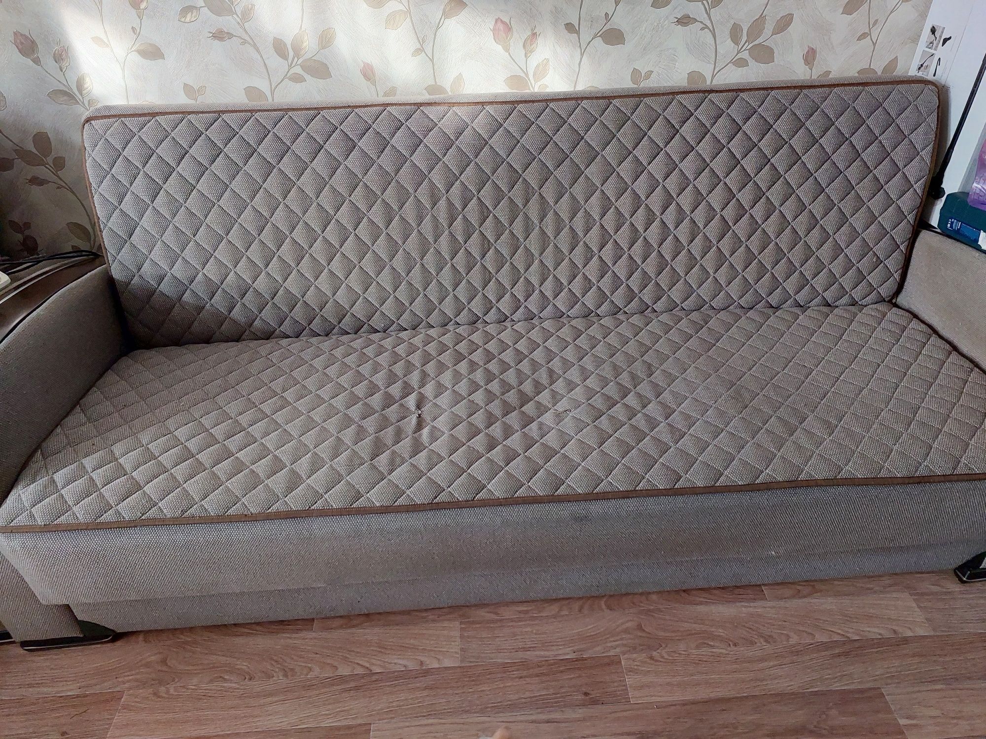 Уголок отдыха с двумя креслокроватими.