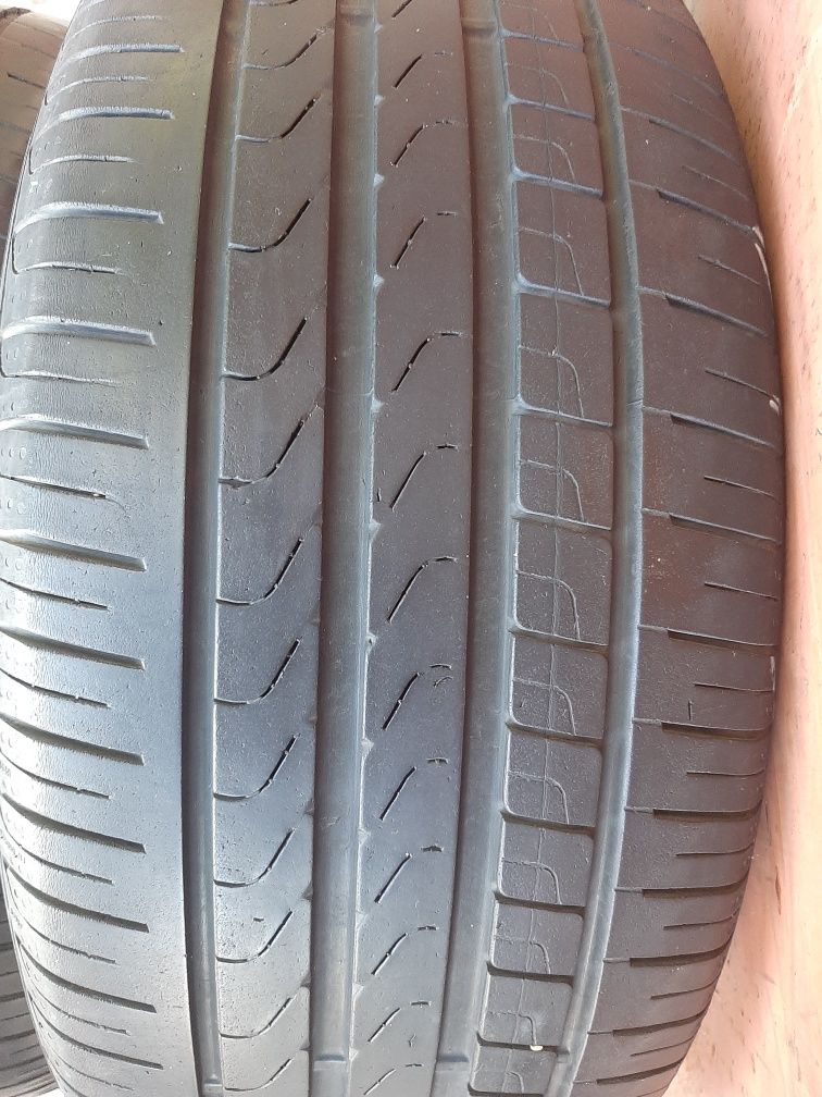 Продам шины 235/45/18 пирелли