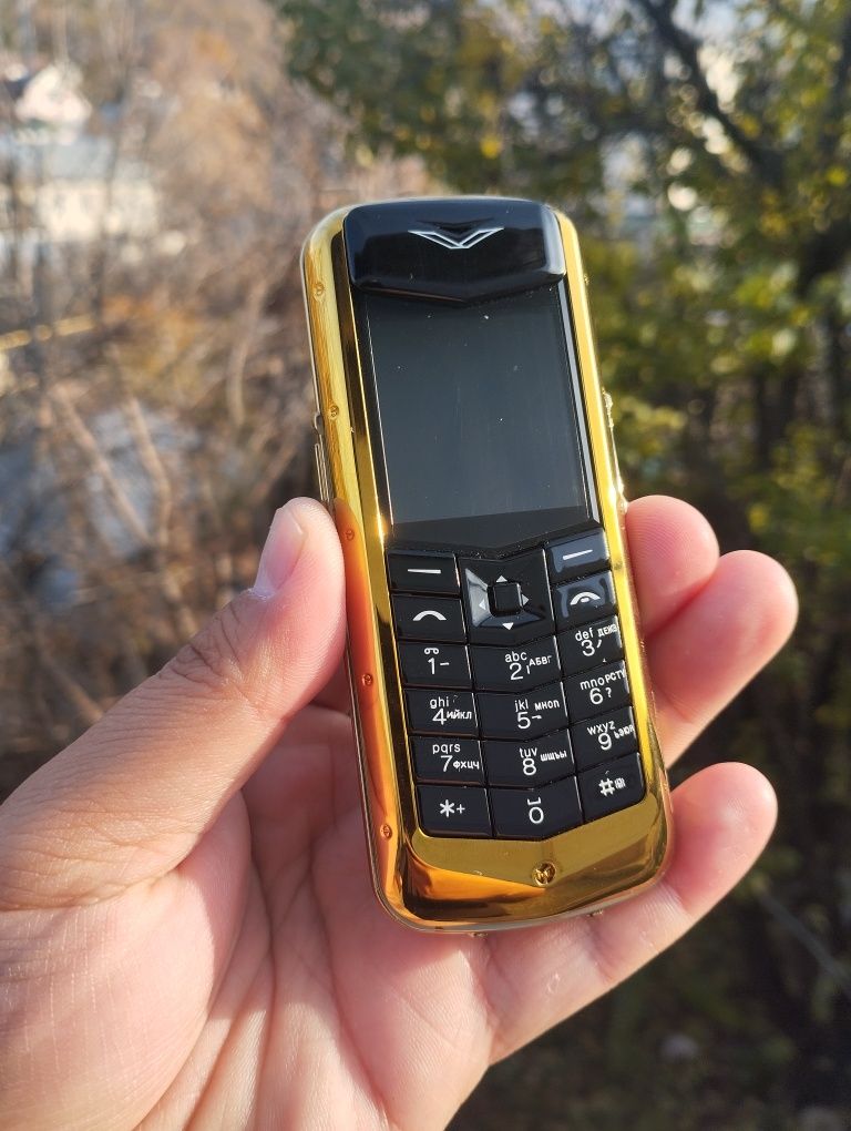 Телефоны для связи Nokia Motorola Vertu
