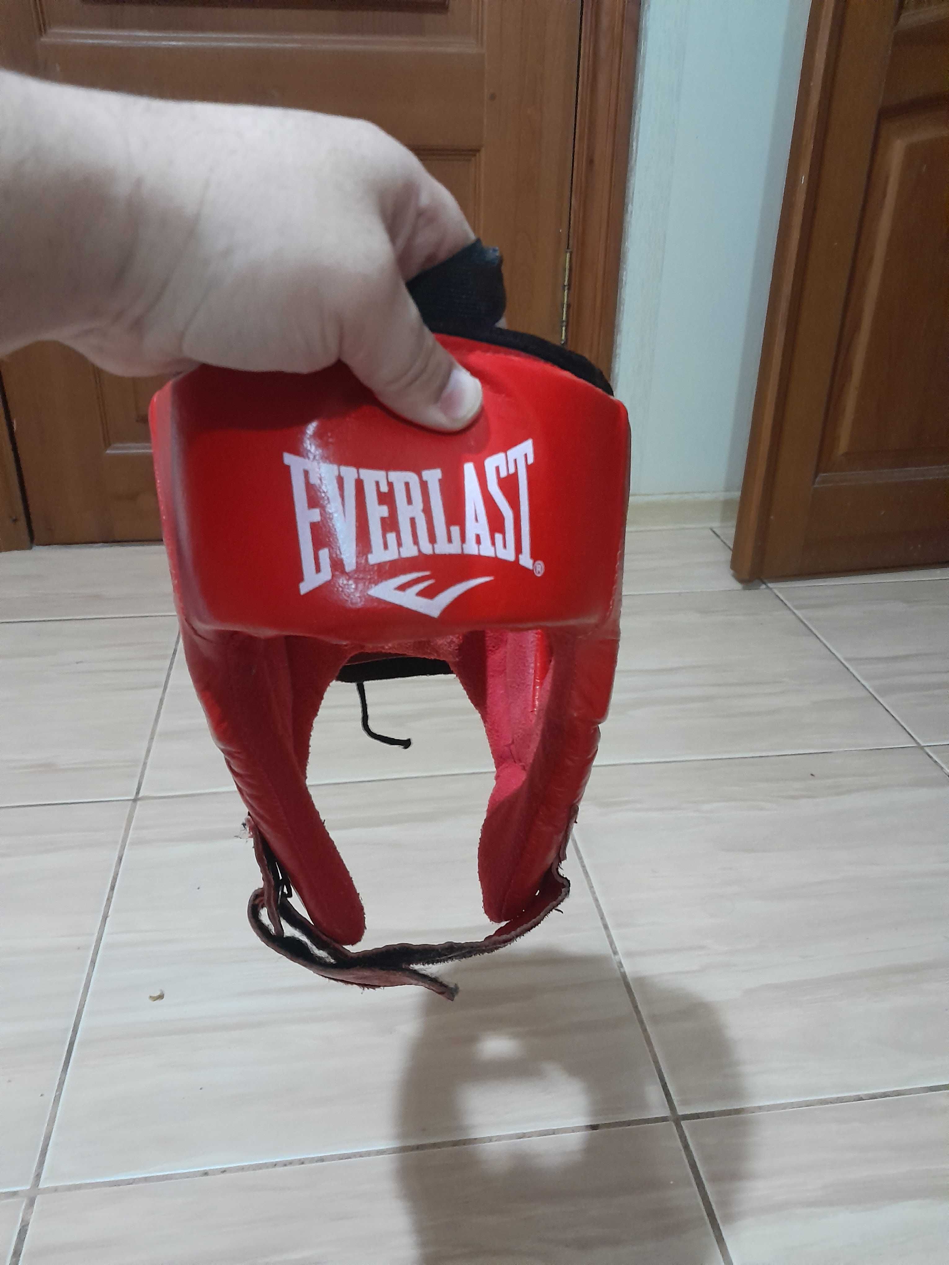 Шлем для единоборств