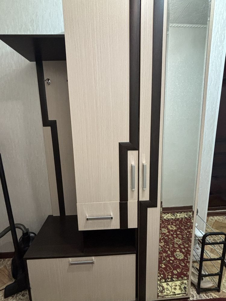 Продается шкаф для прихожей