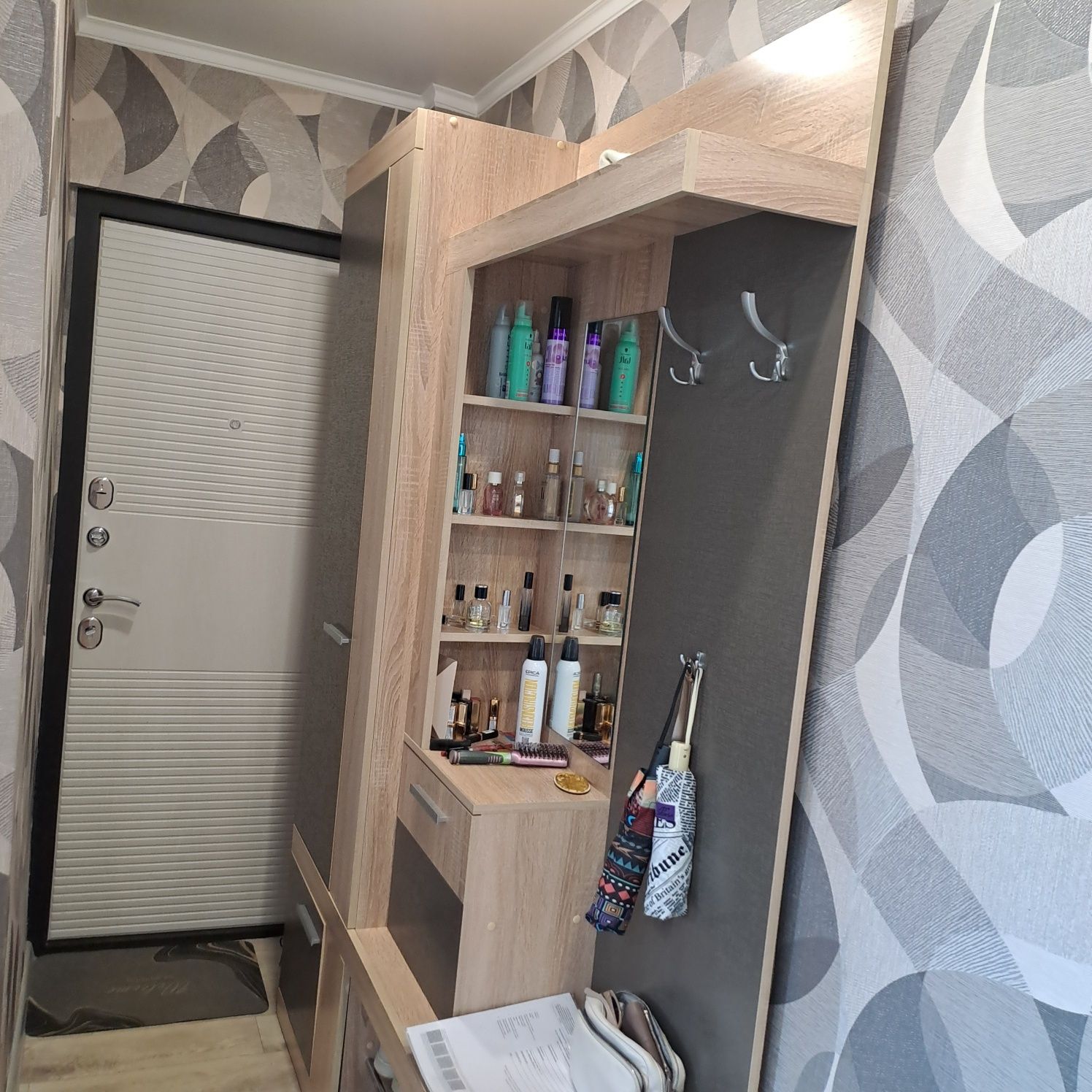 Продам прихожую  цвет дуб сонома