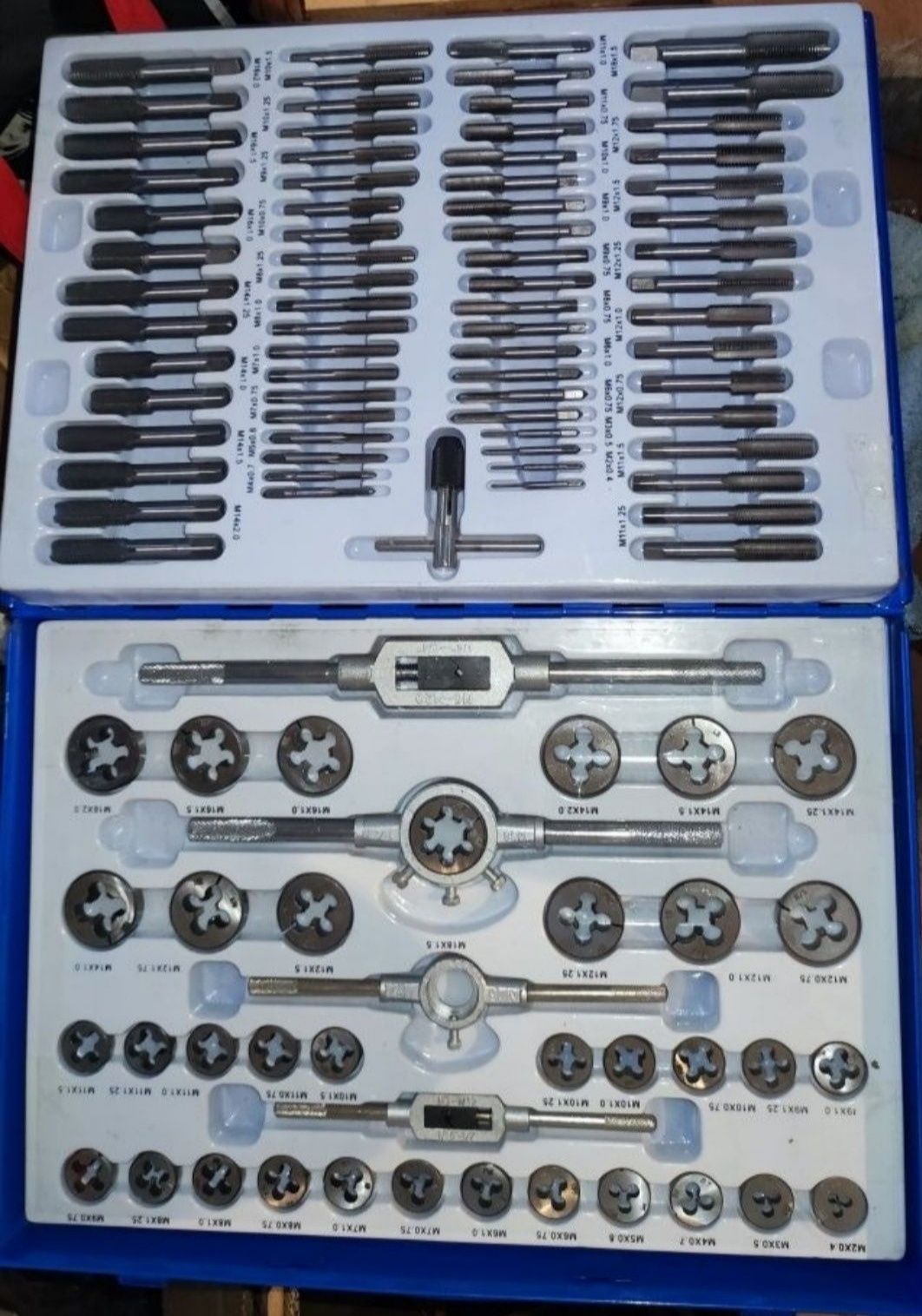 Набор звездочек Torx T20-T50 и шестигранников 2-10мм Т-образной формы.