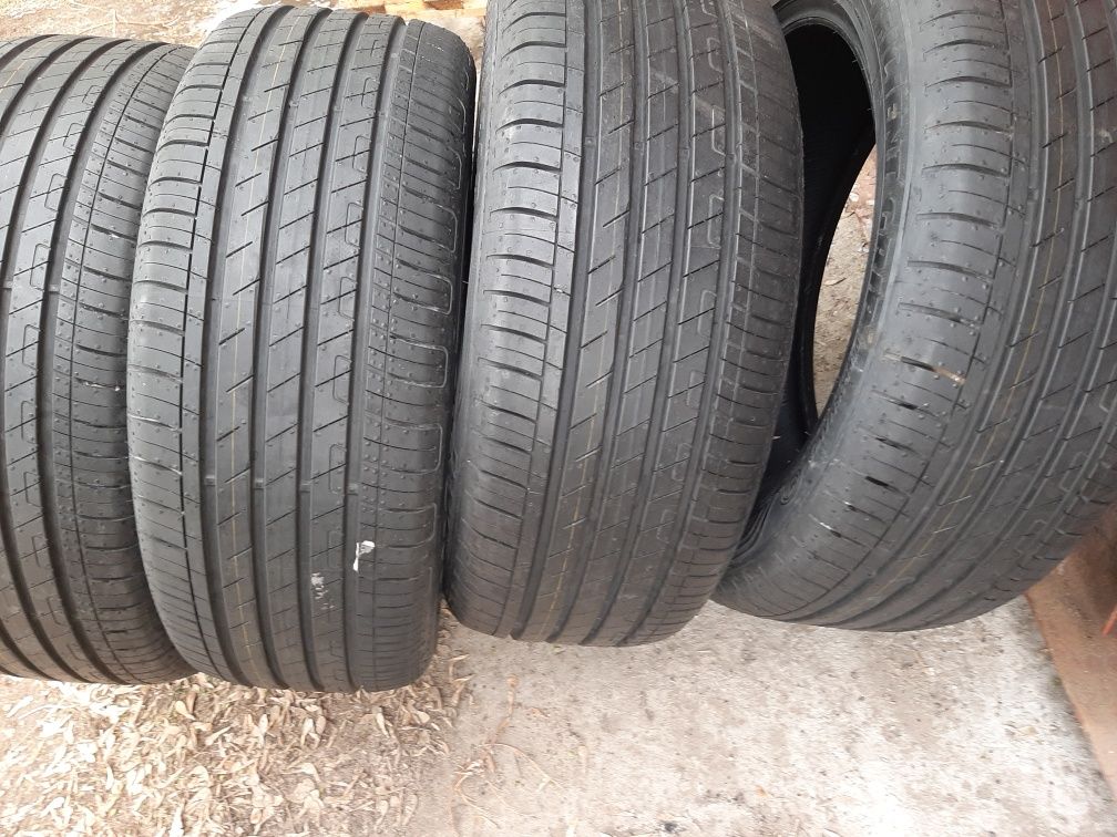 Продам шины 215/55/17 новые