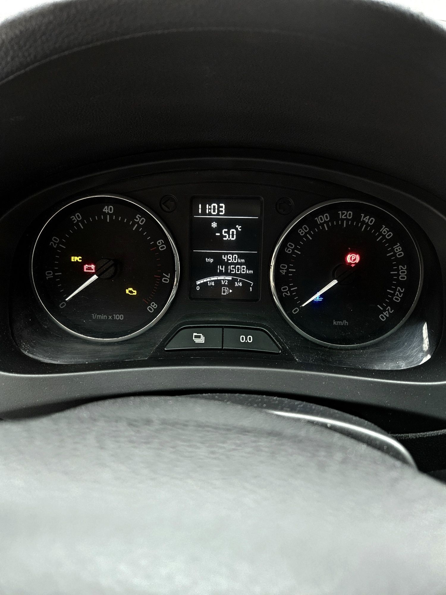 Продам машину Skoda Rapid 2014