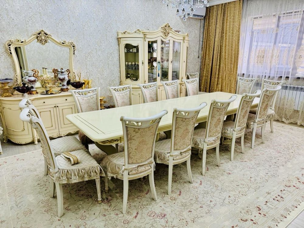 Продам стол со стульями для гостиной