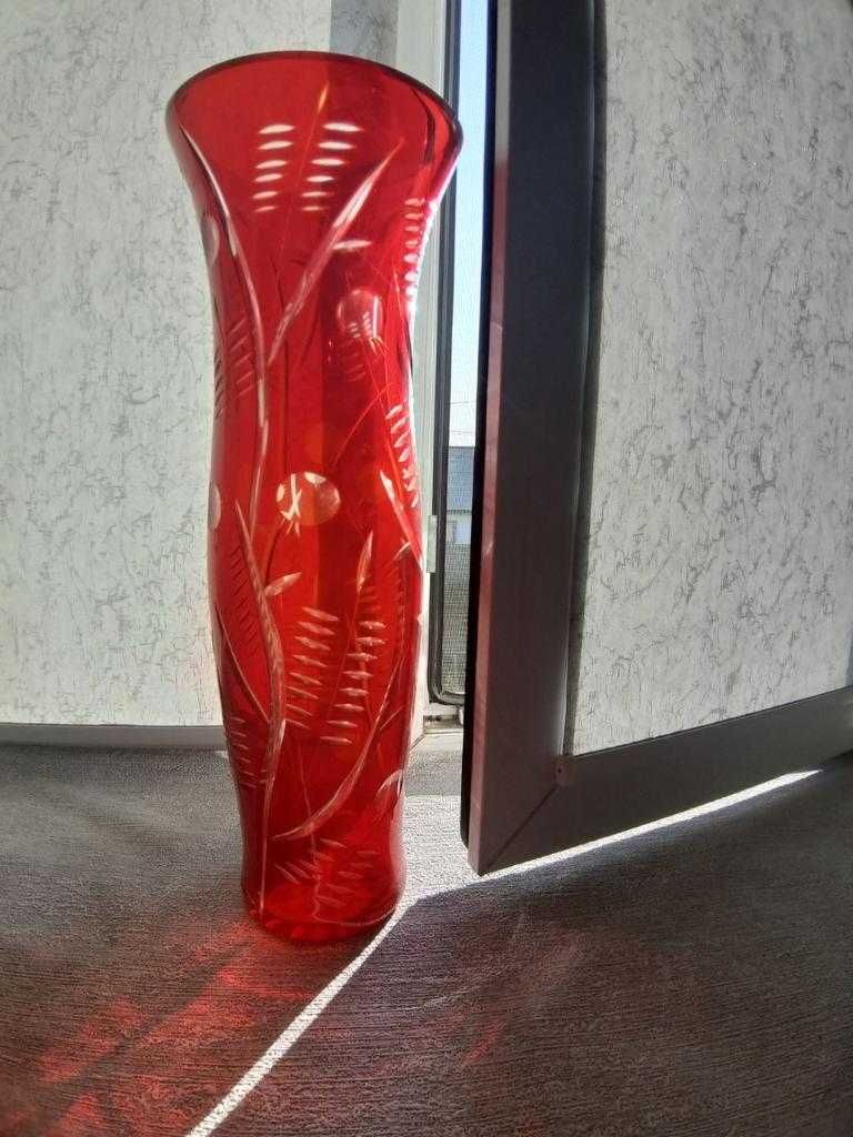 Продам вазу из чешского стекла