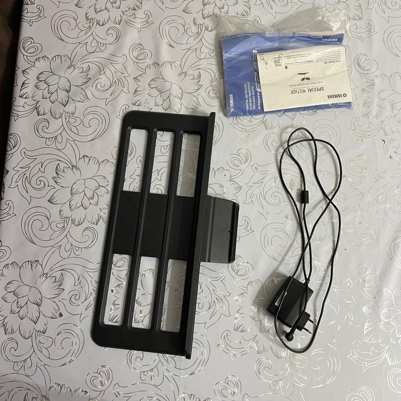Casio CT S-100 — Лёгкий синтезатор, 61 клавиша, в идеальном состоянии