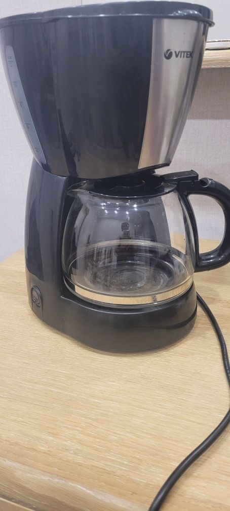 Продам кофеварка Vitek-1503