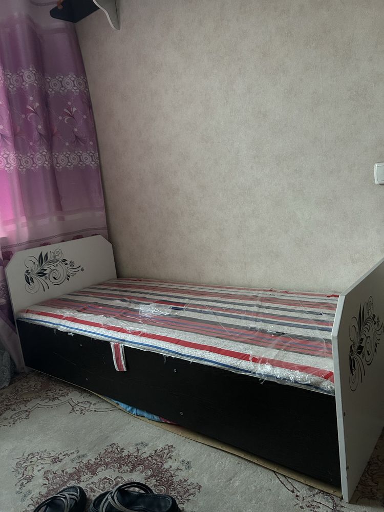 Кровать в хорошем состоянии