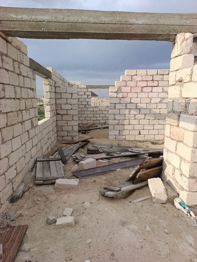 Жер орын котерилиб турган уй сатылады