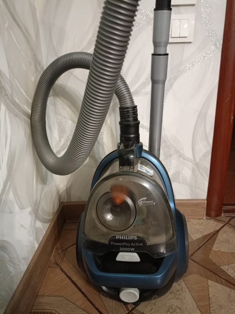 Продам 2 пылесоса рабочие
