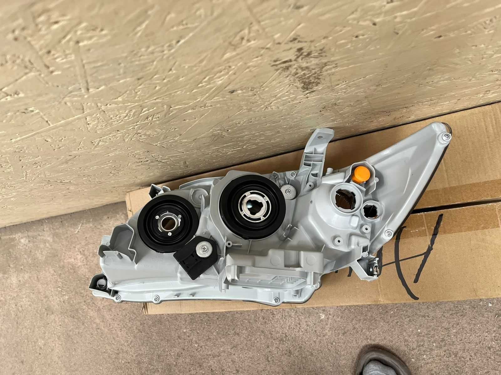 Фара на Toyota Camry 40 / Тойота Камри 40