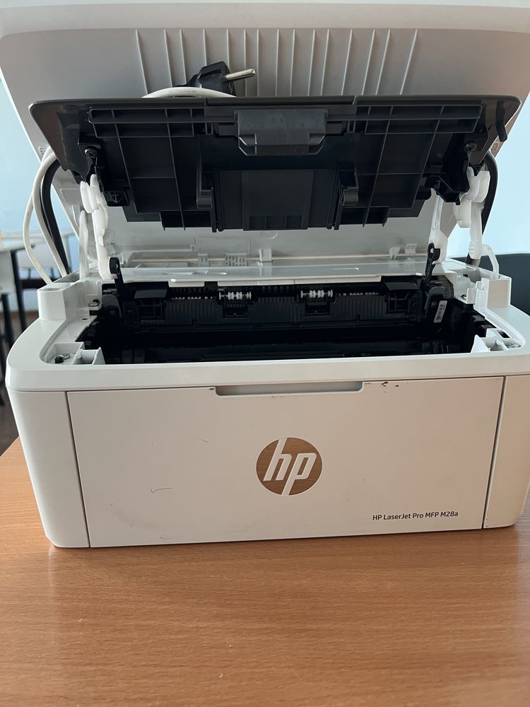 Принтер hp почти новый 2-3 раза подключил