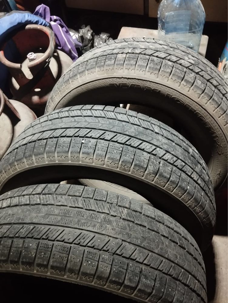 Резина шины колеса 235/70R16 Gremax Max Ice Grips.