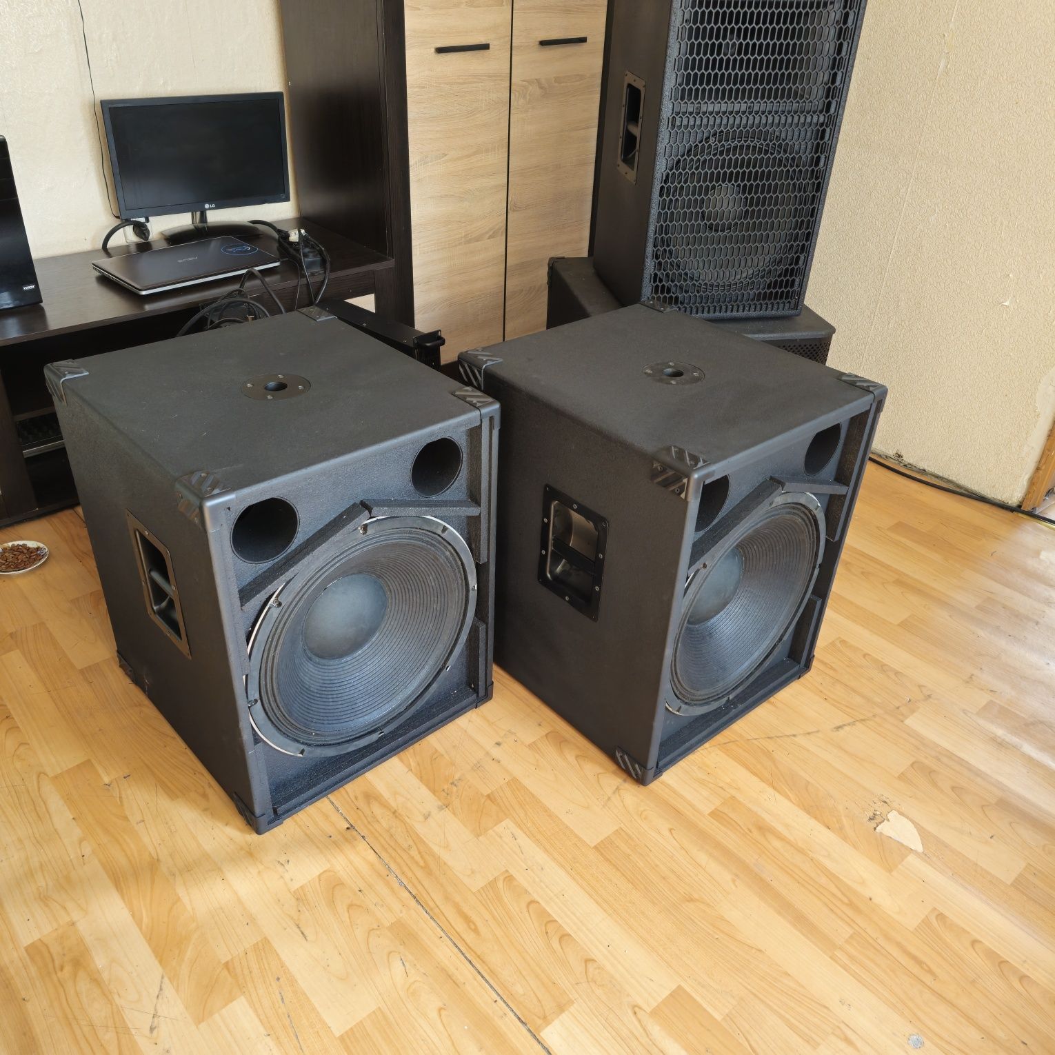 Продам новые сабы RCF.