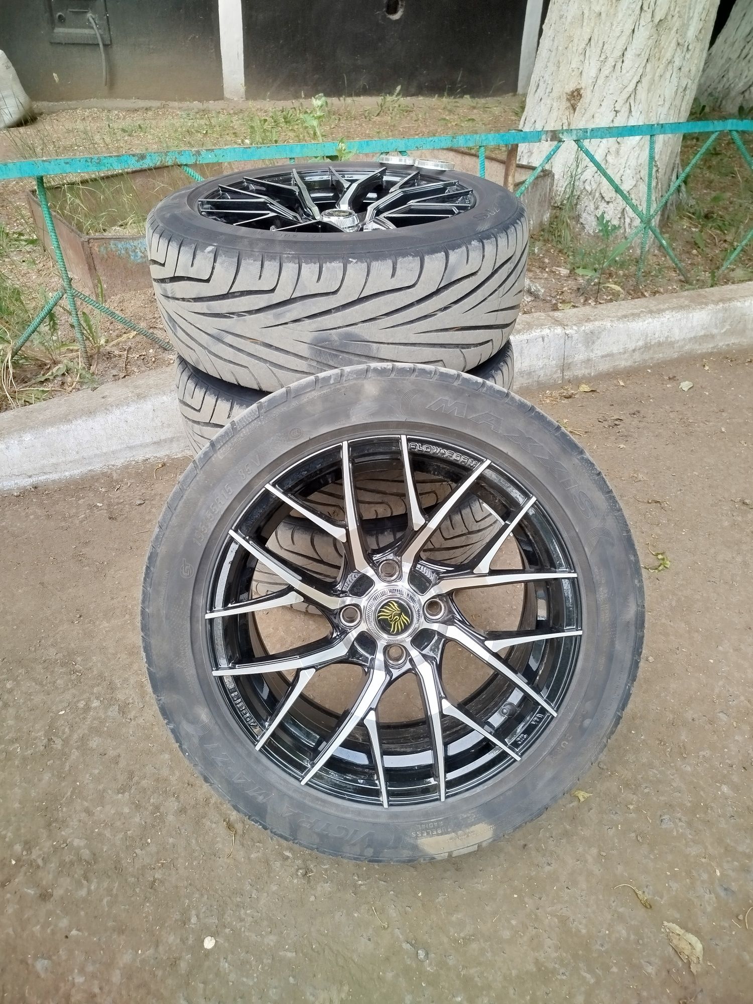 Продам комплект дисков с резиной