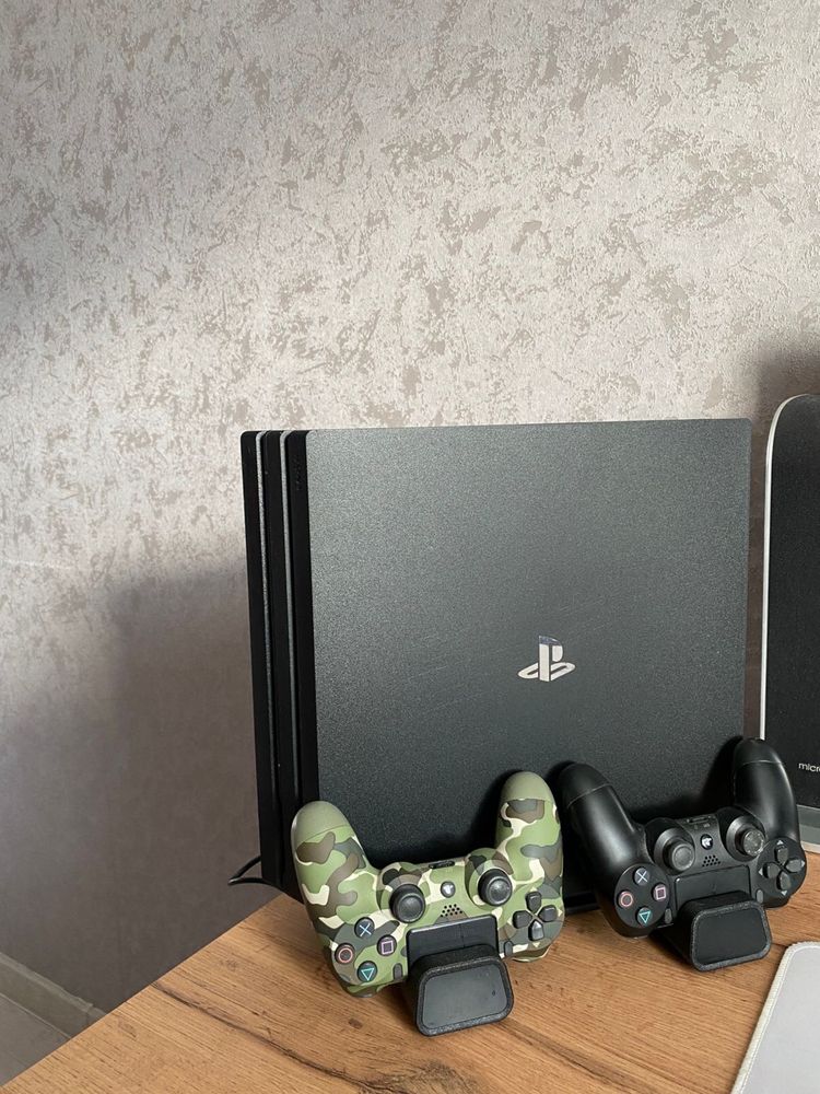 Продам ps 4 pro .