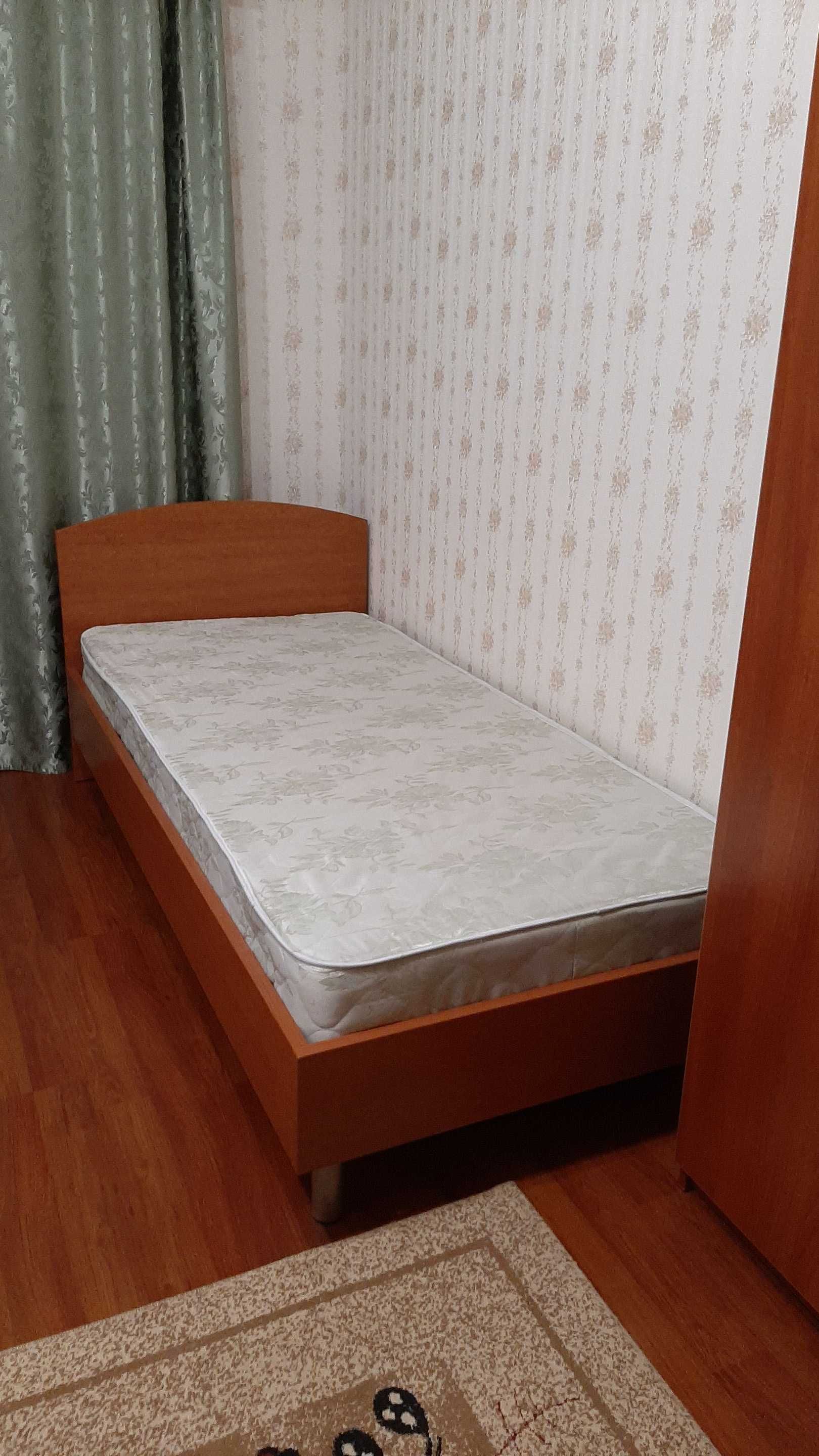 кровати б/у в хорошем состоянии