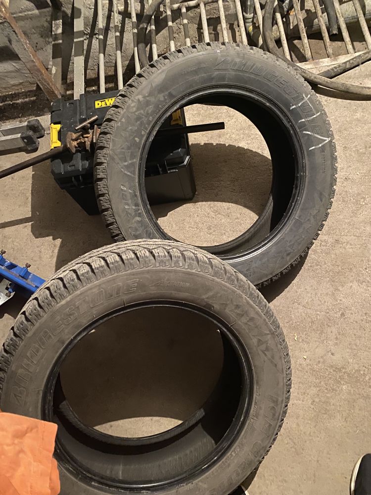 Шины б/у R17 215/60 в хорошем состоянии!