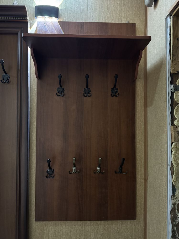 Продам прихожую красное дерево
