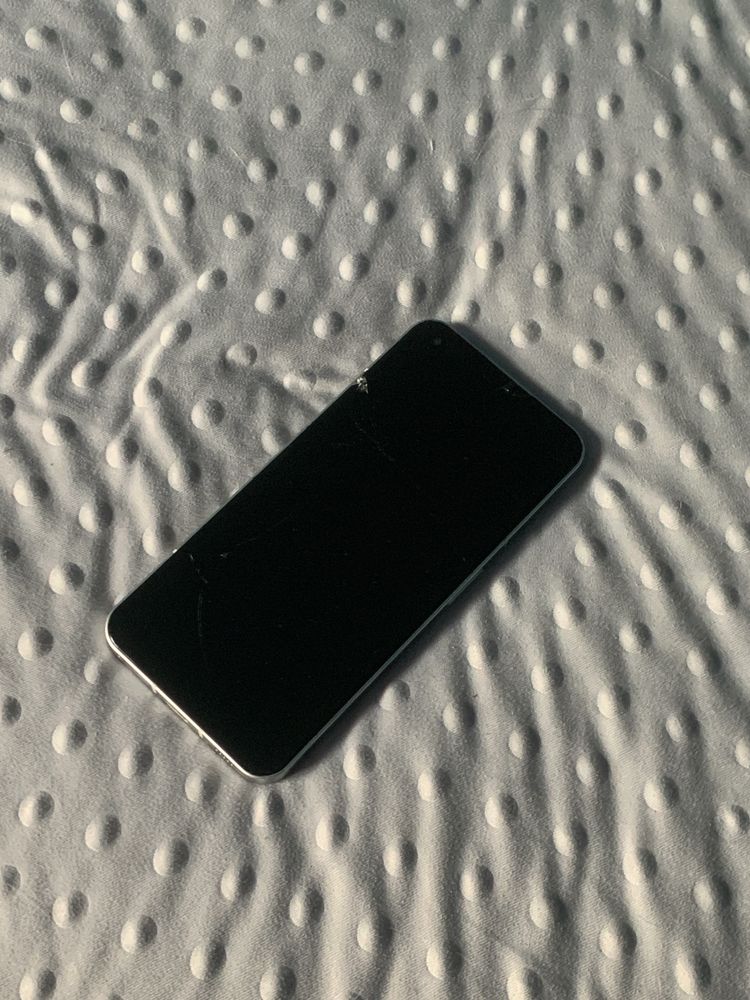 Nothing phone 1 с разбитым экраном