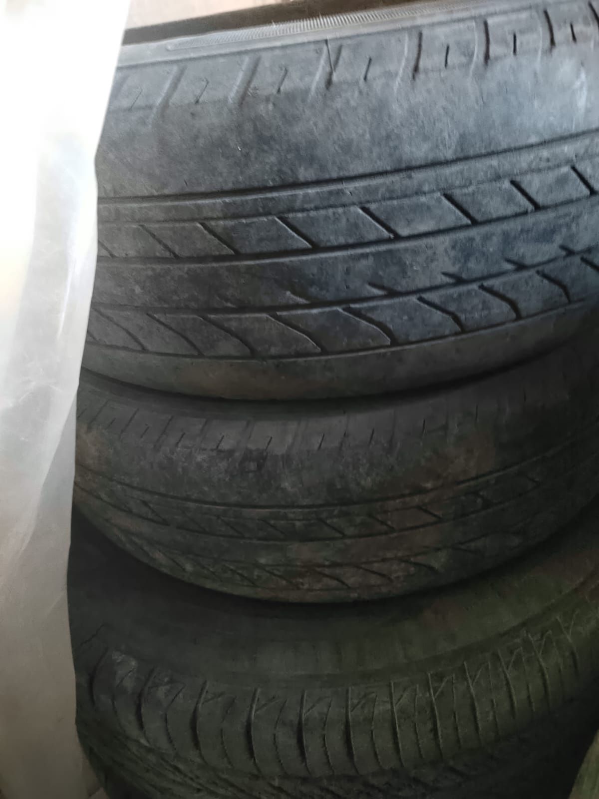 Продам комплект импортных летних шин
