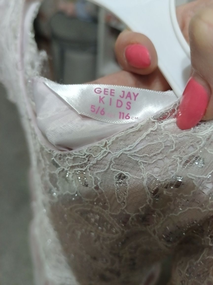 Продам нарядное платье