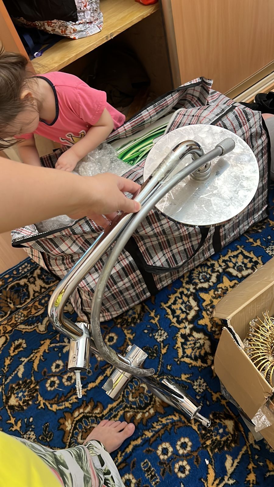 Продам люстры большие