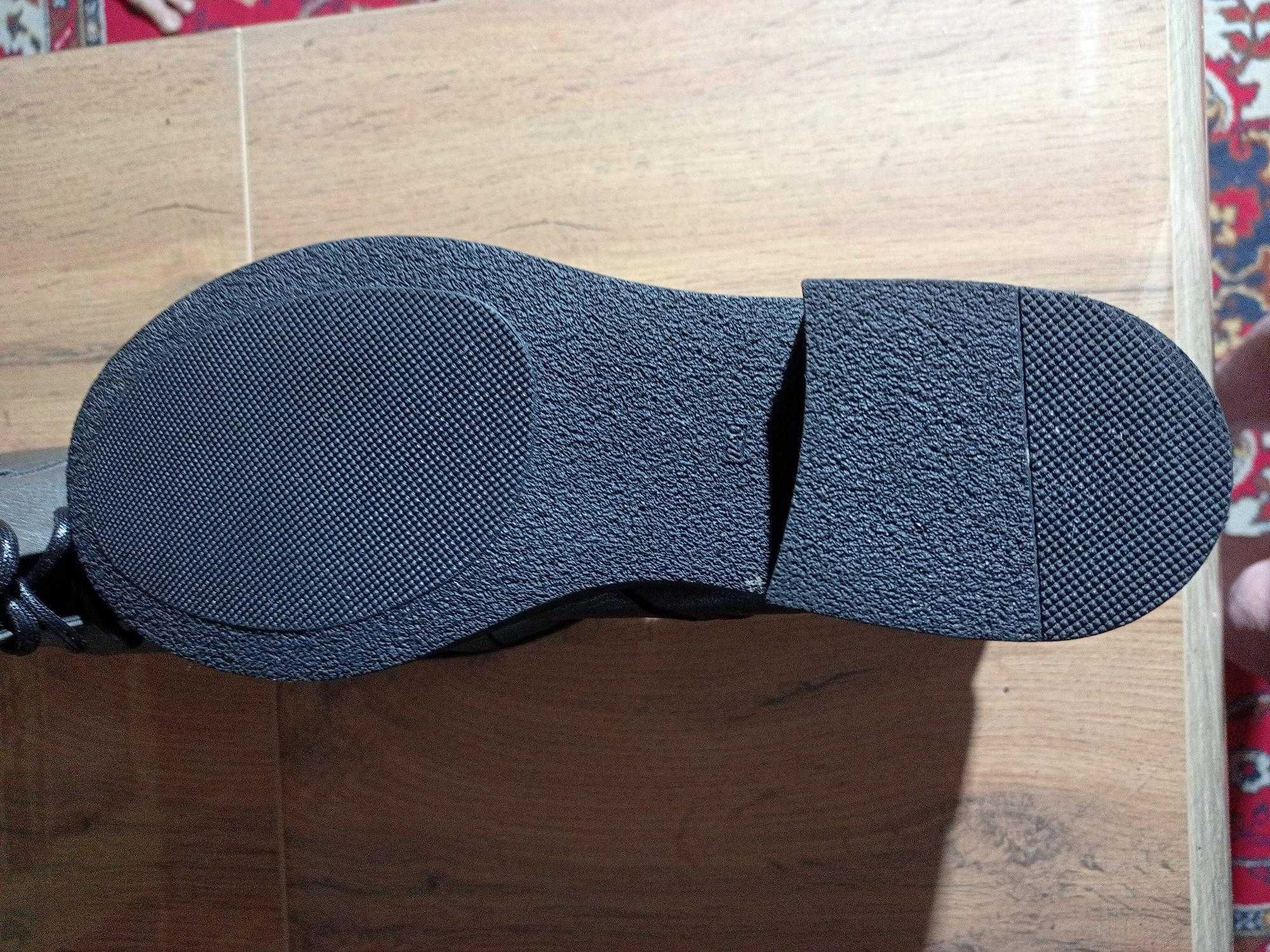 продам женские зимние ботинки