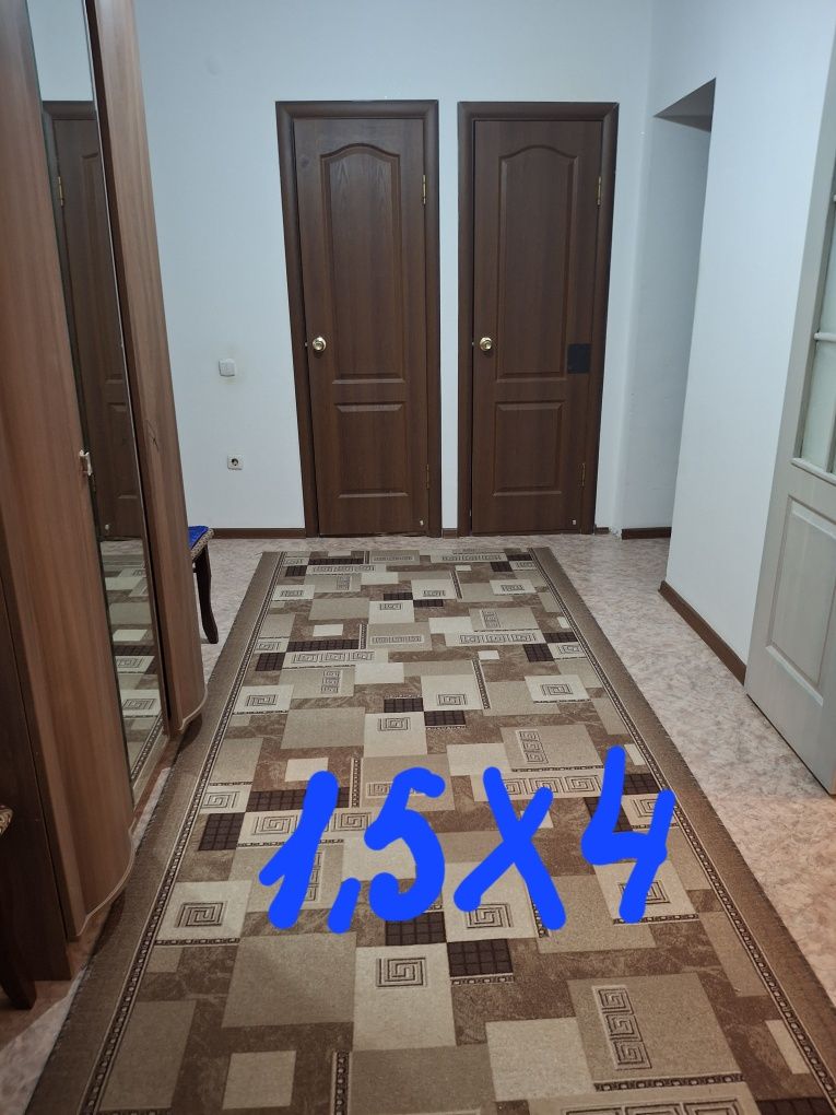 Ковры и дорожка. по 2000 каждый.
