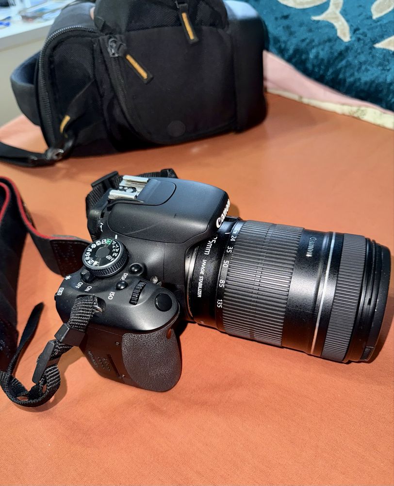 Продам CANON 600D 18-135 mm. профессиональный фотоаппарат