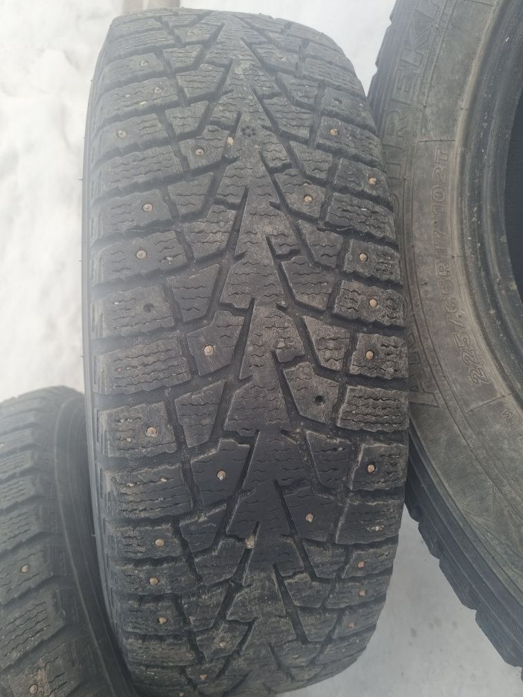 Продам зимние шины MAXXIS 225/65 R17