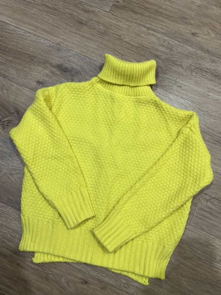 Продам женский свитер зимний (б/у)