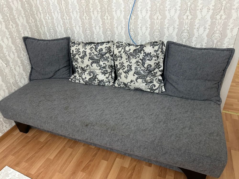 Диван в сером рассцветке