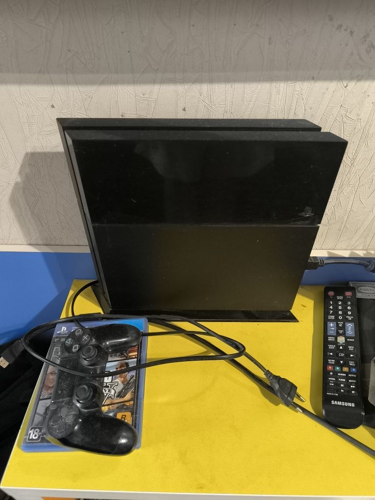 Продам Playstation 4