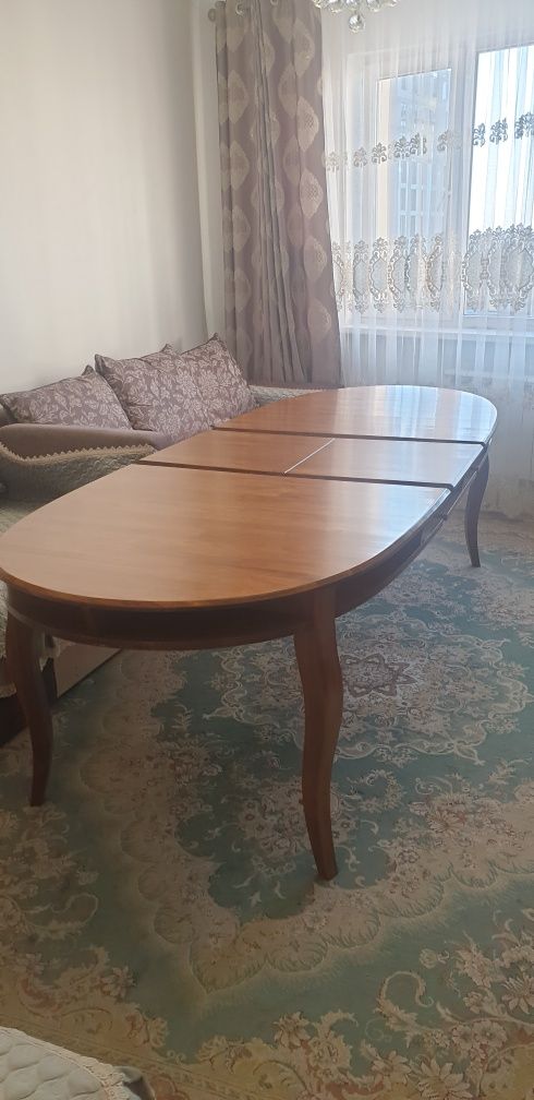 Обеденный стол и 6 стульев