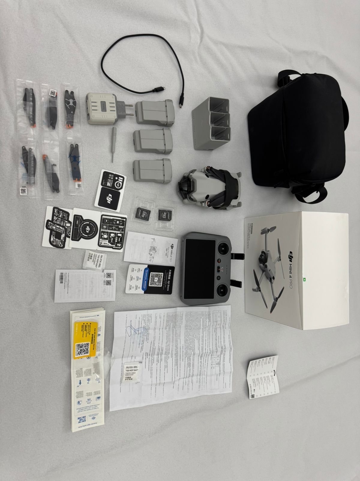 Дрон DJI Mini 4 Pro Fly More Combo Plus (DJI RC 2) белый