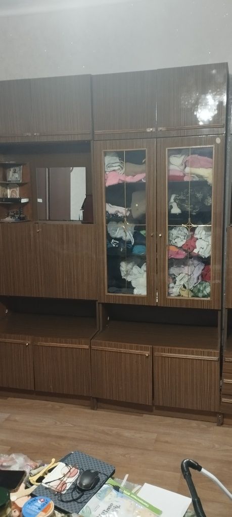 Отдам бесплатно стенку Караганда в хорошем состоянии  вывозить сами
