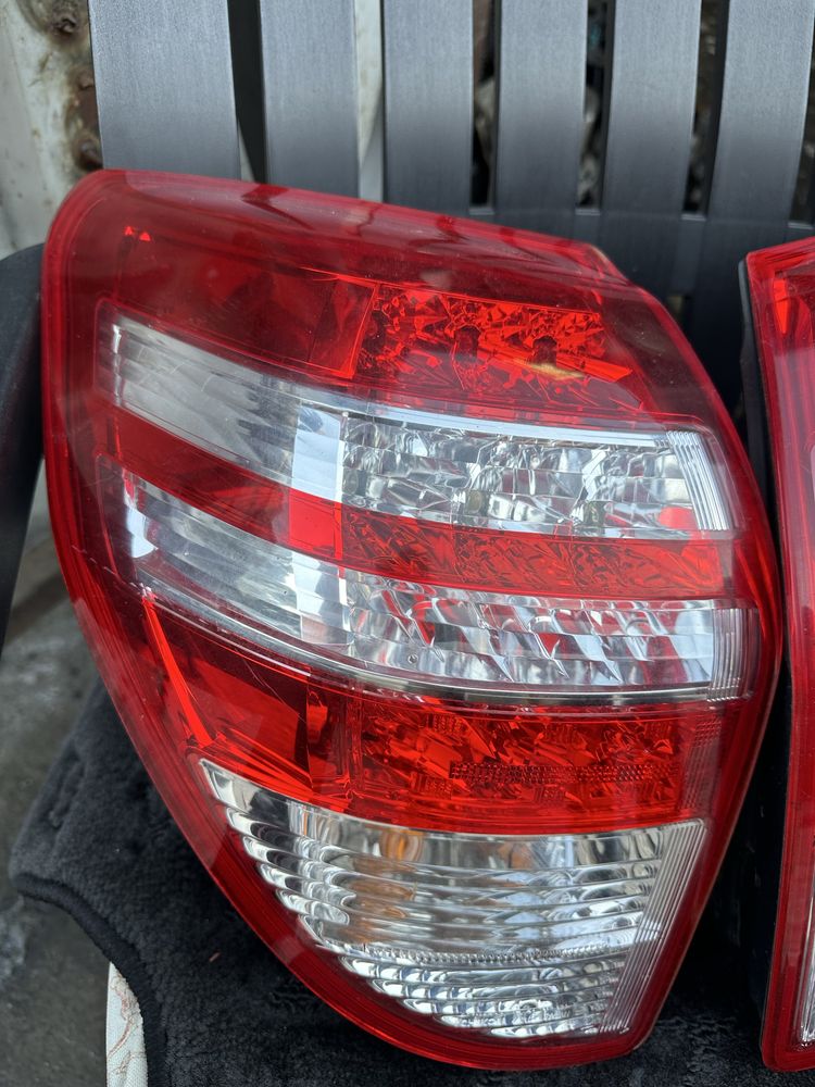 Задние фонари на Toyota RAV 4