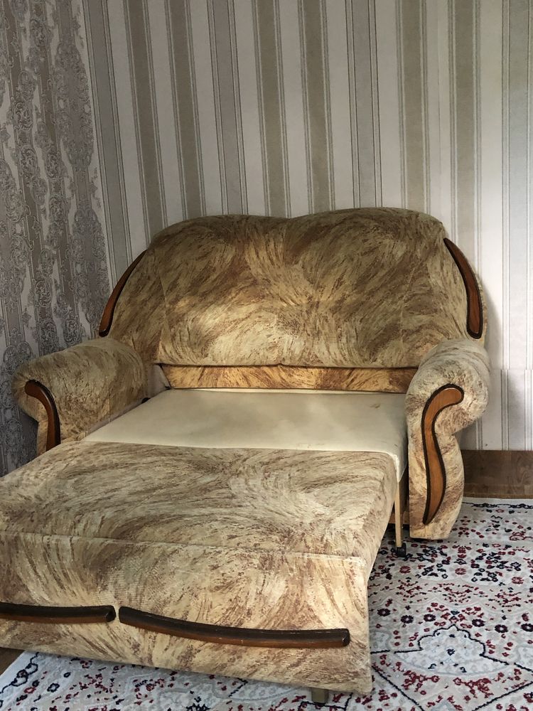Продам раздвижные диваны тройка