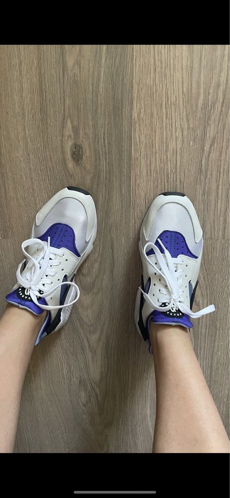 Кроссовки Nike NIKE AIR HUARACHE р. 38 (маломерят на 37)