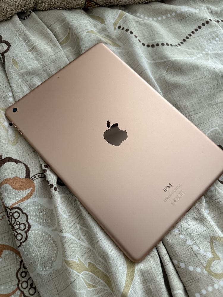 ipad 10.2(8 поколение), 128 гб, есть скол в углу