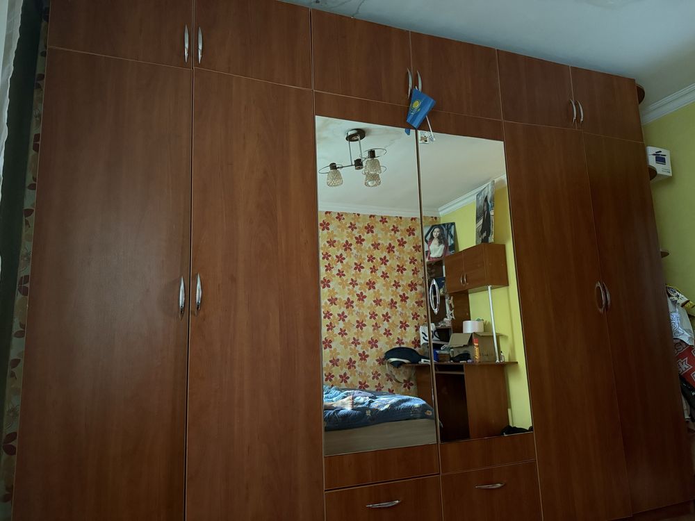 Продам шкаф для одежды,постели