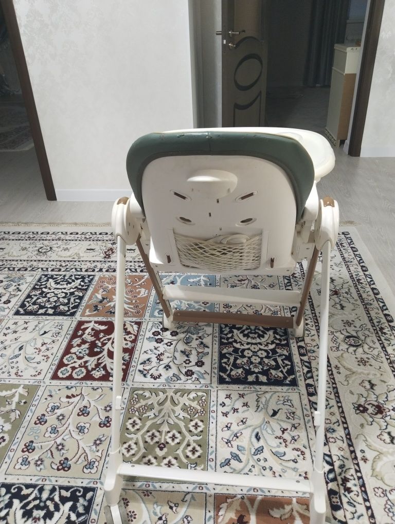 Продам детскую столик