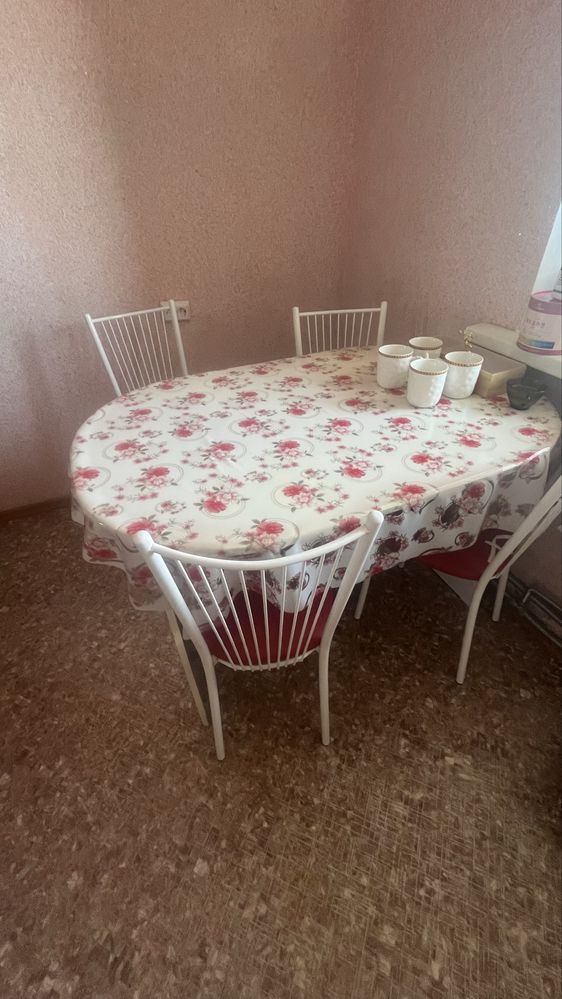 Продам кухонный стол и 4 стула