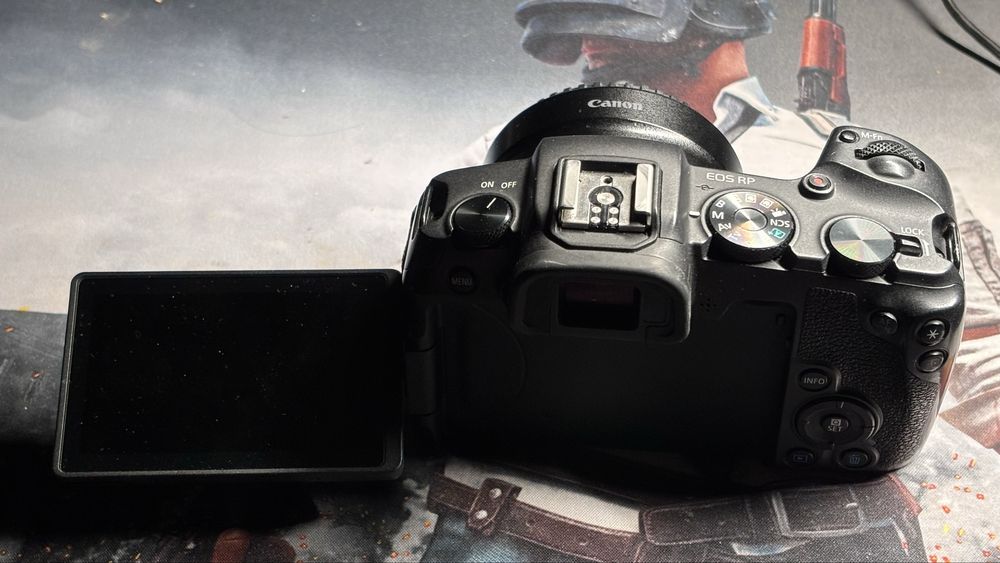 Продам фотоаппарат Canon RP